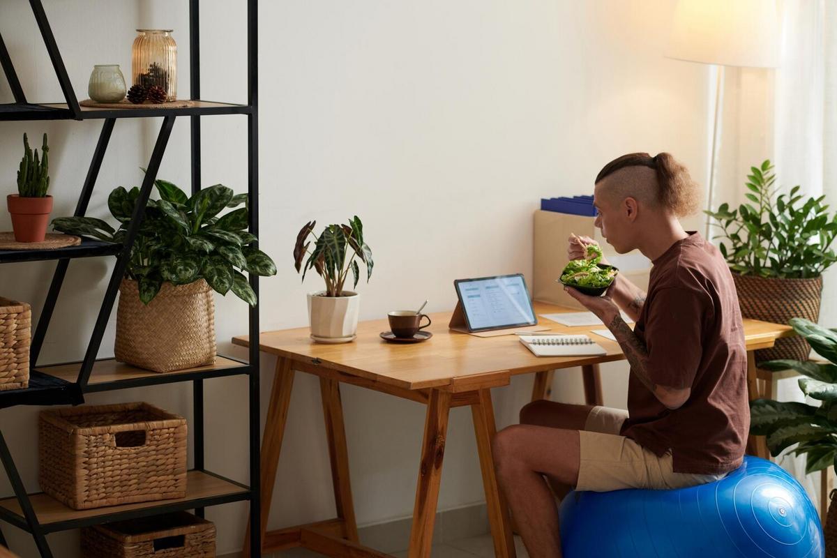 Creating Boundaries: Work-Life Balance in the Digital Nomad World